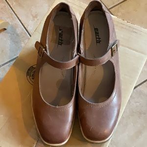 NWOT Earth Boden Almond Leather Wrapped Wedge Mary Jane Shoe Size 9B